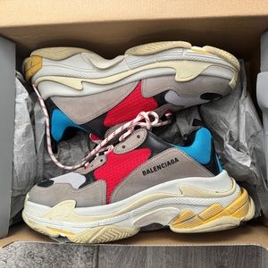 100% authentic Balenciaga triple S sneakers